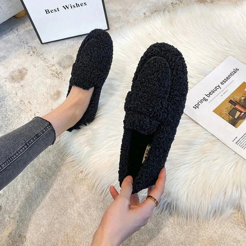 Lily Melbourne Eliza - Ultra cozy moccasins for luxurious comfort