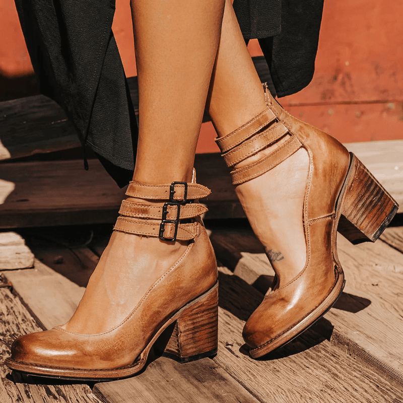 Lily Melbourne Mona - Modern and elegant ankle boot with ergonomic design