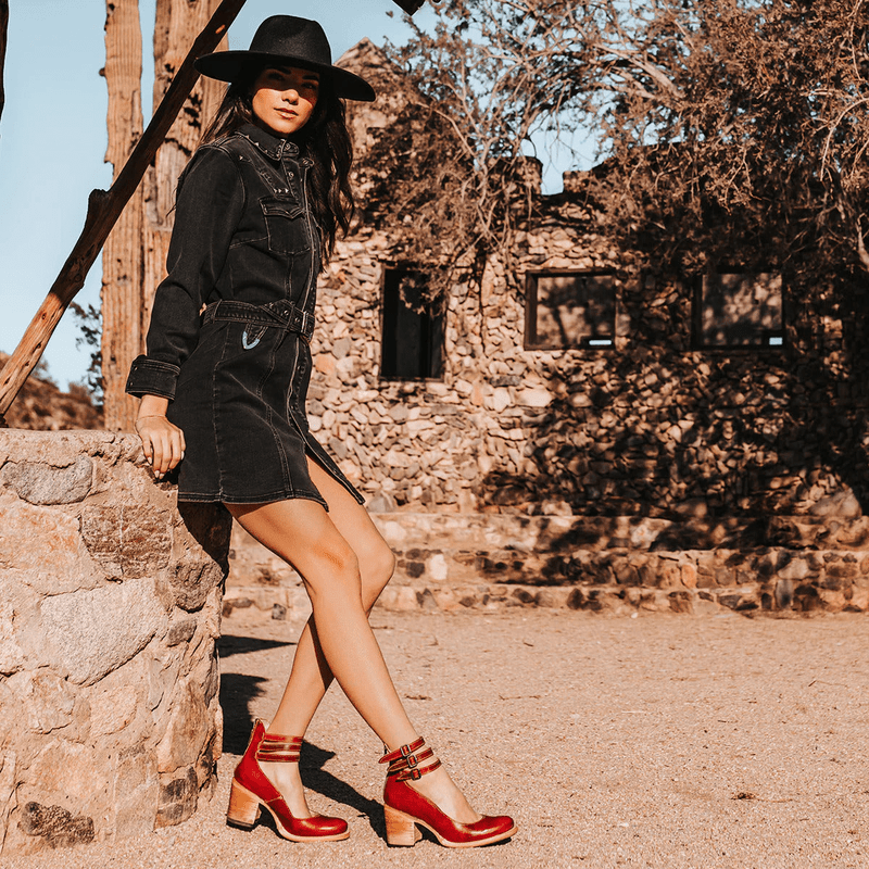 Lily Melbourne Mona - Modern and elegant ankle boot with ergonomic design