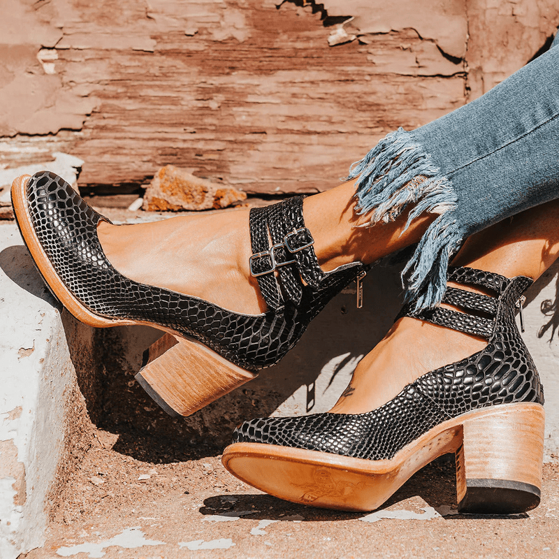 Lily Melbourne Mona - Modern and elegant ankle boot with ergonomic design