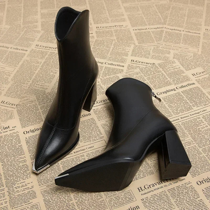 Lily Melbourne Nina - Stylish Chelsea boots with chrome tip