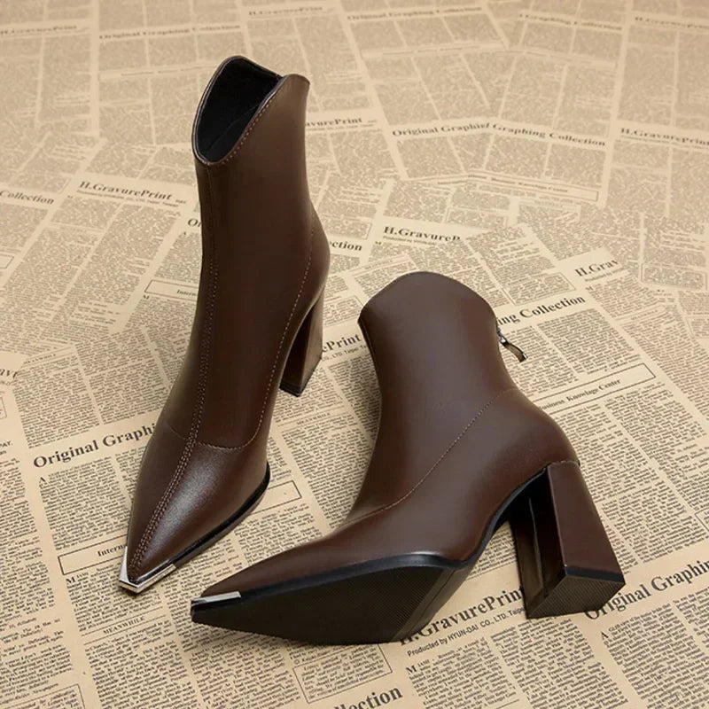 Lily Melbourne Nina - Stylish Chelsea boots with chrome tip