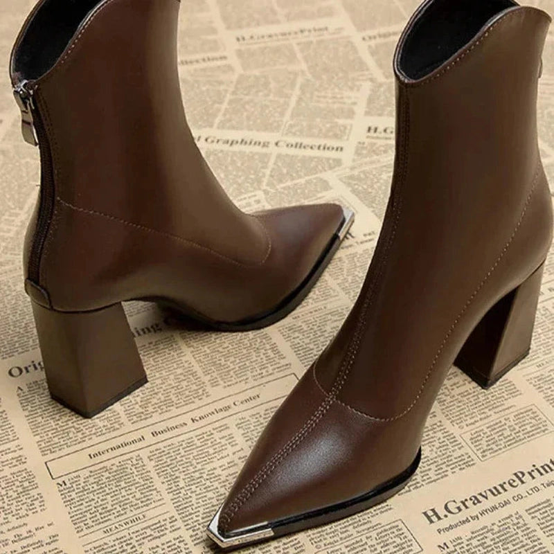 Lily Melbourne Nina - Stylish Chelsea boots with chrome tip