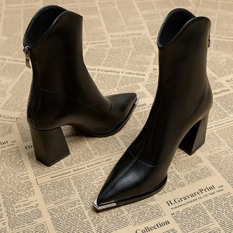 Lily Melbourne Nina - Stylish Chelsea boots with chrome tip