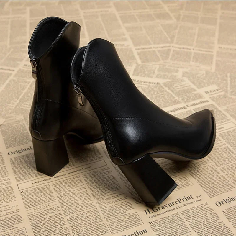 Lily Melbourne Nina - Stylish Chelsea boots with chrome tip