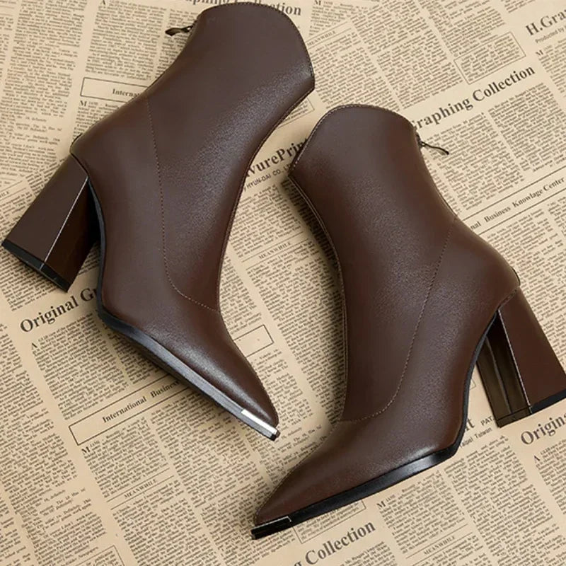 Lily Melbourne Nina - Stylish Chelsea boots with chrome tip