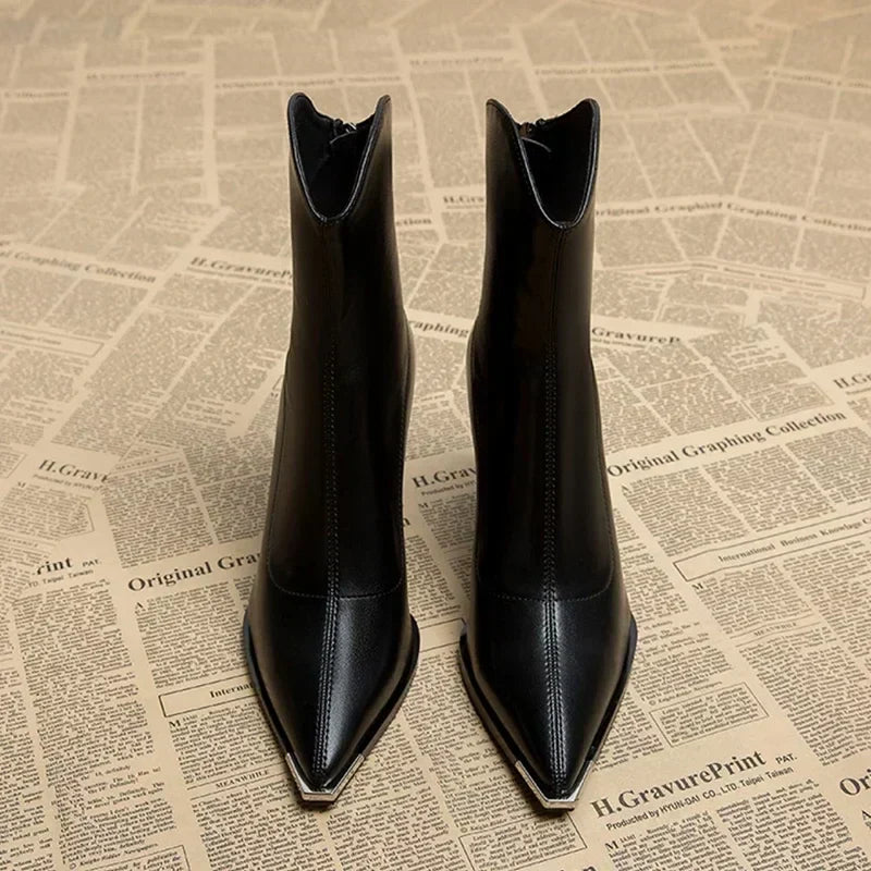 Lily Melbourne Nina - Stylish Chelsea boots with chrome tip