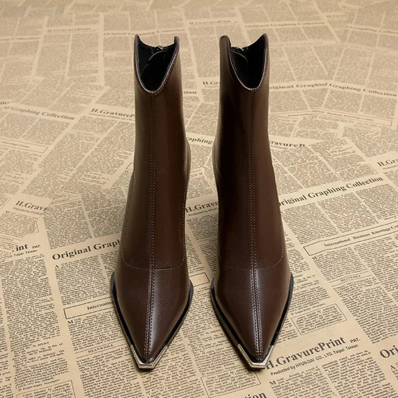 Lily Melbourne Nina - Stylish Chelsea boots with chrome tip