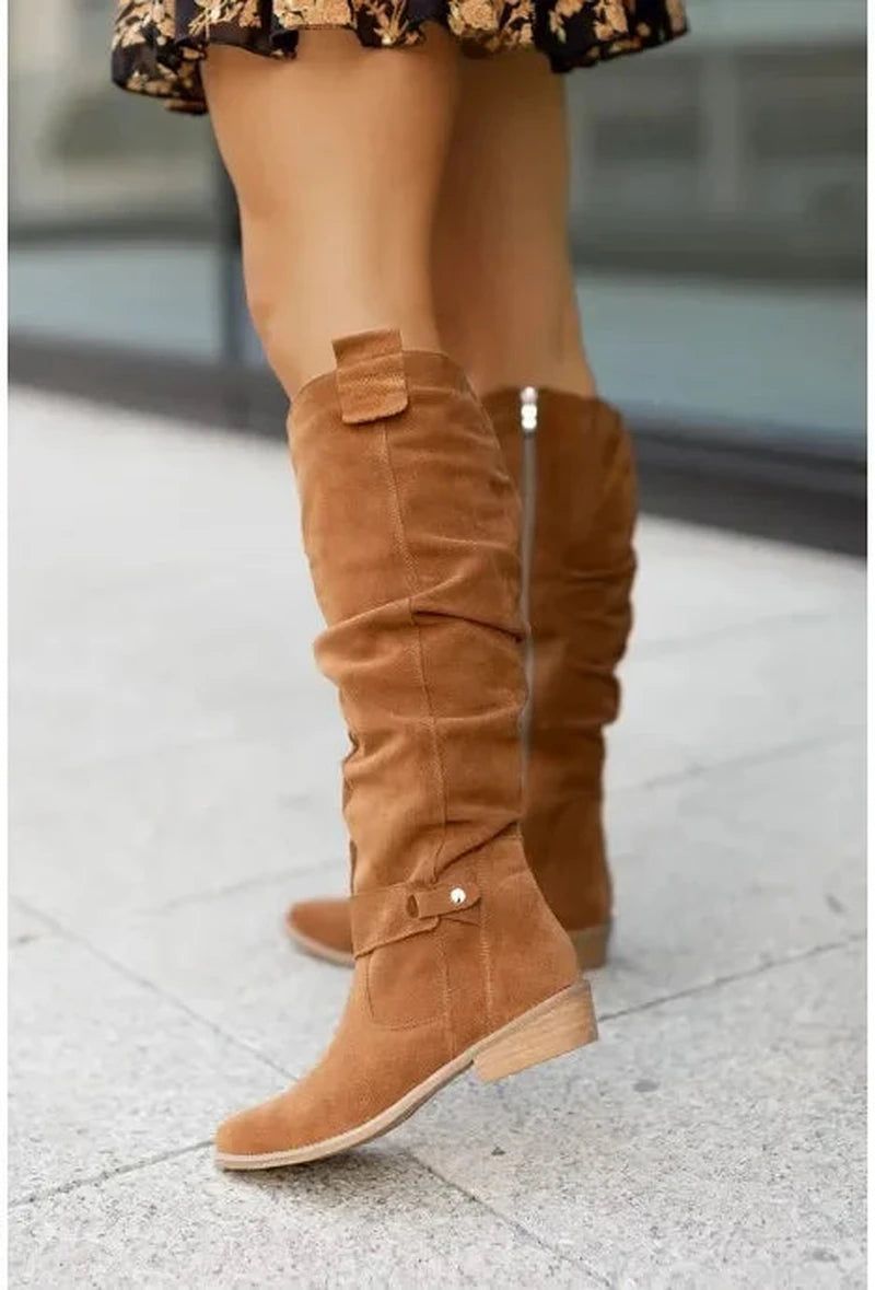 Lily Melbourne Sophia - Chic retro suede boots for stylish winter looks