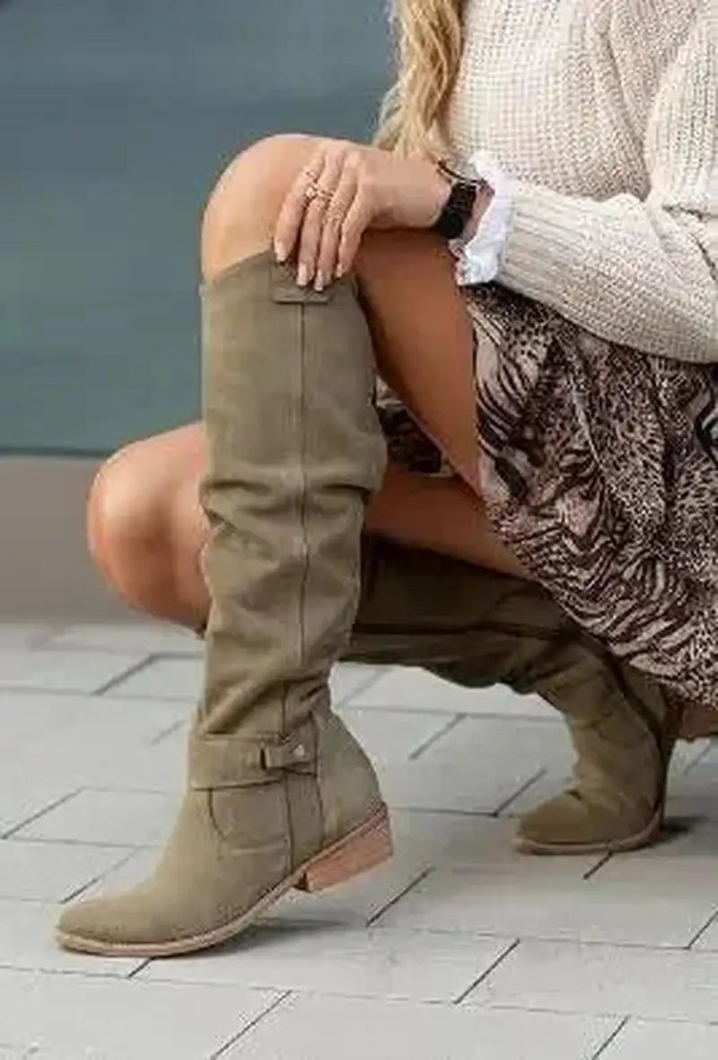 Lily Melbourne Sophia - Chic retro suede boots for stylish winter looks