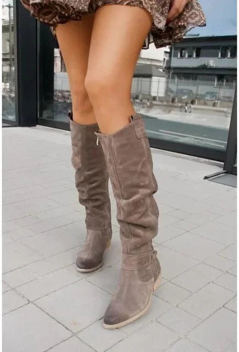 Lily Melbourne Sophia - Chic retro suede boots for stylish winter looks