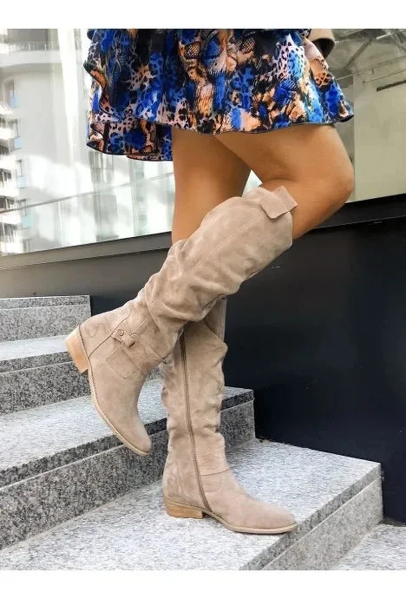 Lily Melbourne Sophia - Chic retro suede boots for stylish winter looks