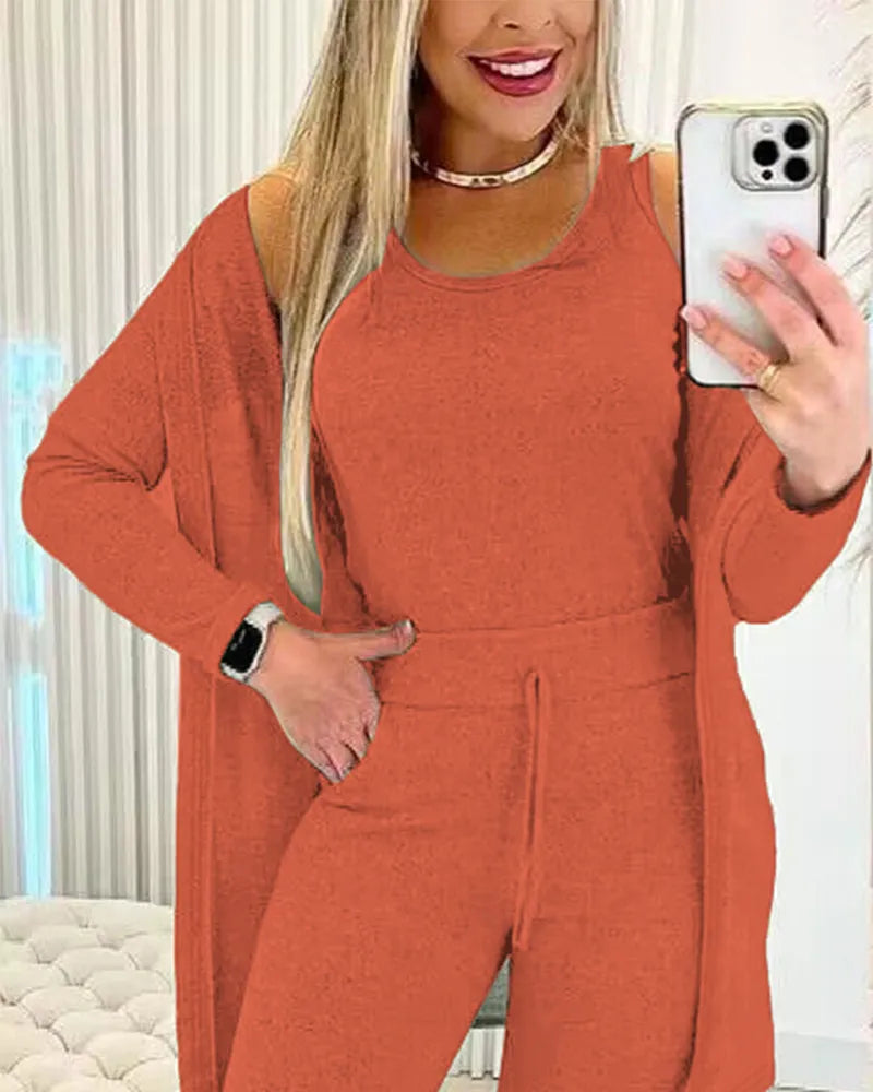 Lily Melbourne Two-Piece Suit Maya - Stylish elegant tricolor set for women