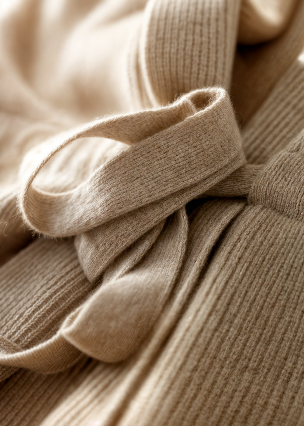 Lily Melbourne Vivienne Cashmere Vest - Luxurious Softness & Elegance