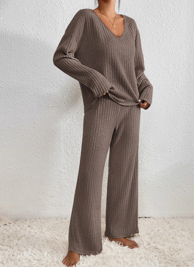 Lily Melbourne Women Kathy - Cozy knitted V-neck set for stylish comfort