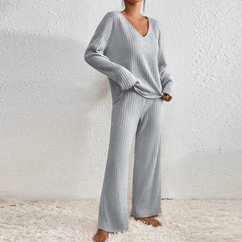 Lily Melbourne Women Kathy - Cozy knitted V-neck set for stylish comfort