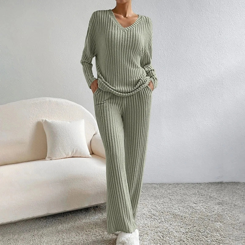 Lily Melbourne Women Kathy - Cozy knitted V-neck set for stylish comfort
