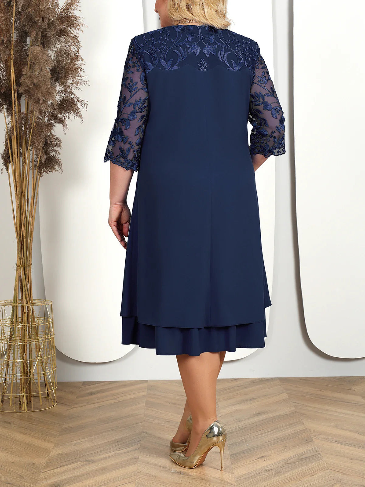 Elegant Plus Size Embroidered Formal Dress for Special Events 5
