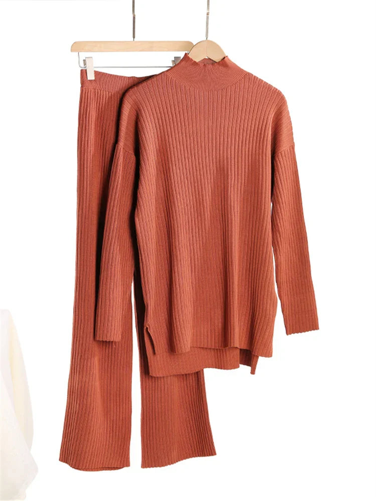 Chic Women's Set: Cozy Trousers & Sweater for Every Occasion